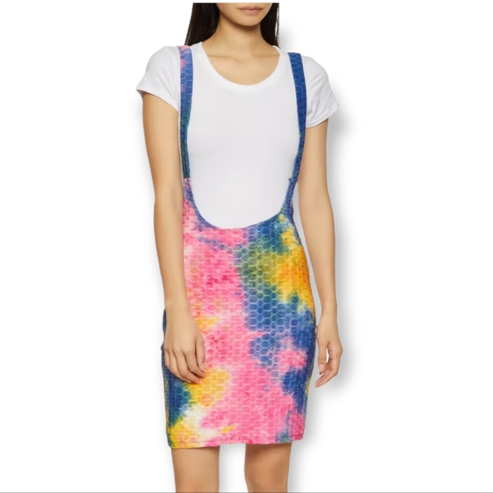 💞💙NWT Tie dye set with crop top and skirt with suspenders!
